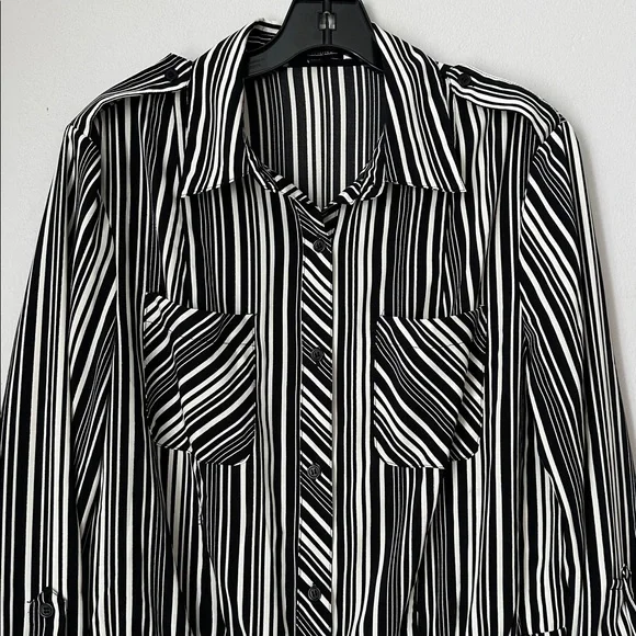 Notations Black and White Striped Women's Top size M - Picture 2 of 7